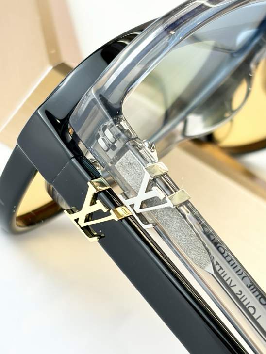 Picture of Louis Vuitton Sunglasses _SKUfw81854730fw